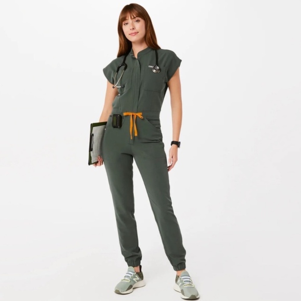 *NWOT* Women’s Rafaela Cargo ScrubJumpsuit™ - Moss · FIGS